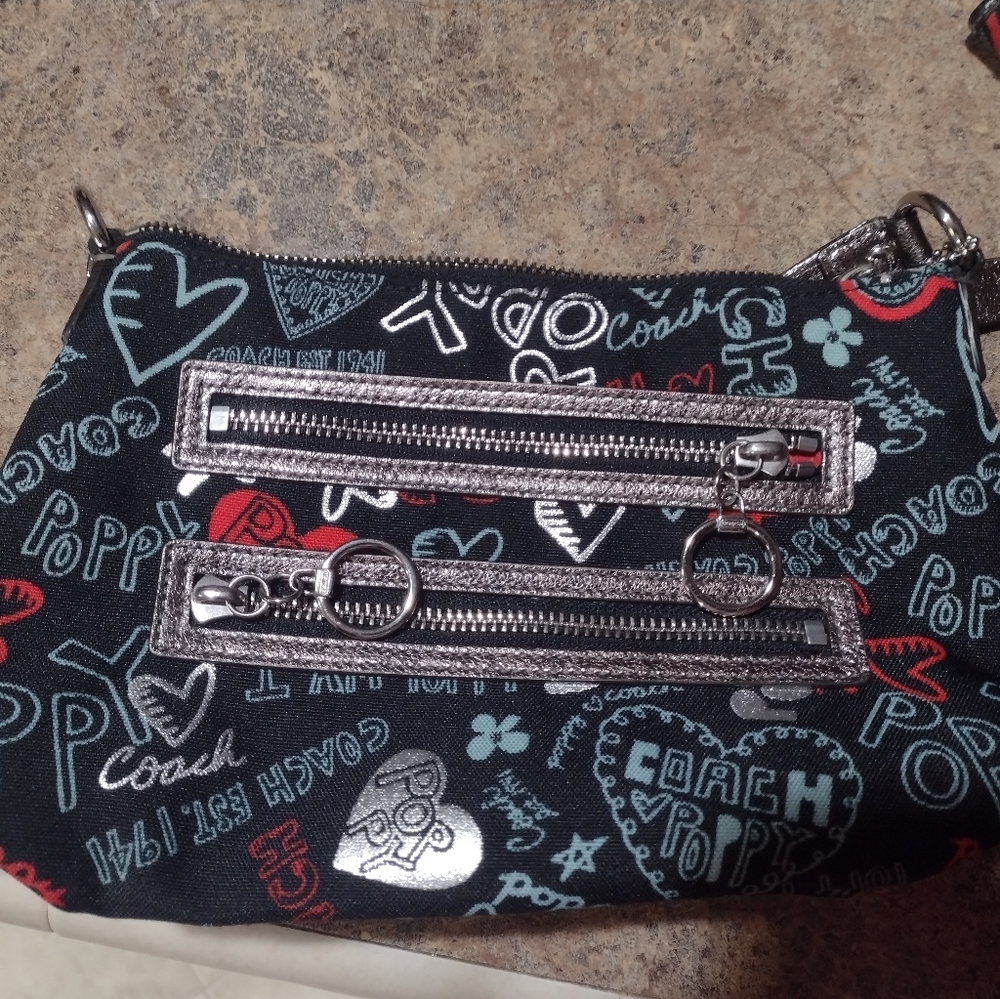 Small Authentic Coach poppy purse with matching wallet